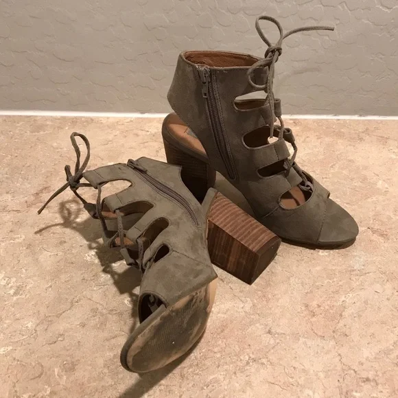 Steve Madden Laced up Gladiator Heels - Picture 4 of 8